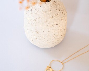 Maniolia long necklace