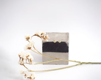 Graphic chips / Alhambra collection / Mini diamond earrings