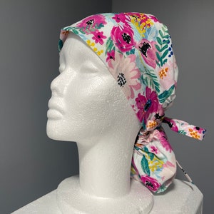 Pink Floral Ponytail Scrub Cap, Surgical scrub cap for woman&#39;s. Ponytail scrub hat for woman