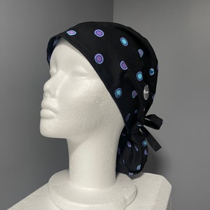 Purple and Blue Polka Dot Print Ponytail Scrub Cap, Surgical scrub cap for woman&#39;s. Ponytail scrub hat for woman
