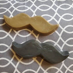 12 JABONES DE BIGOTE