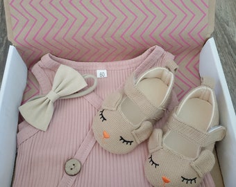 Newborn complete gift set, Baby shower, Baby girl gift set, Girl welcome baby gift box, Baby girl onesie, bow headband and shoes gift set