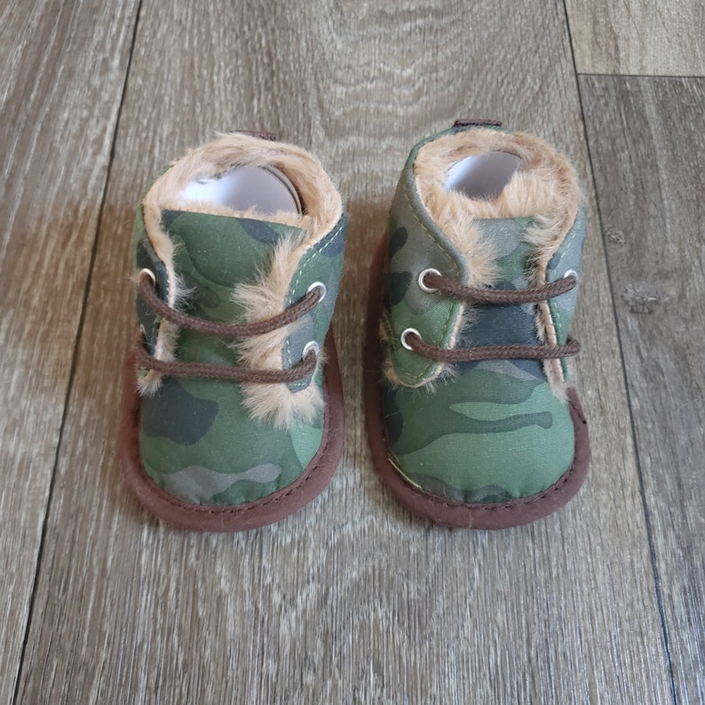 Newborn army girl gift box Camo shoes rose headbandteether gift set baby set Army baby girl gift set Baby girl baby shower gift box