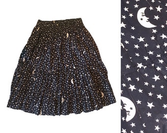 90's Tiered Star & Moon Black White Skirt Printed Rayon Made in USA Stretchy Waist Knee Length Night Sky All Over Novelty Pattern XS Small