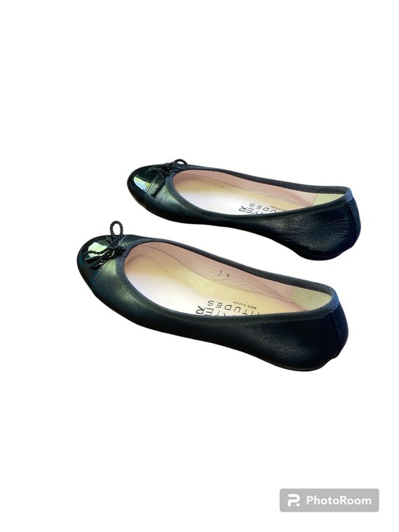 2000s Black Patent Ballet Flats Slippers Cap Toe Shoes Shiny Slip Ons by Paul Mayer Attitudes Made in Spain Size 6.5 - 7 B