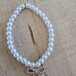 7 in white pearl beads, white bracelet, pearl beads, white, 7 inch, stretchy Bracelet, stretchy, bracelet, gold, small bow bracelet.