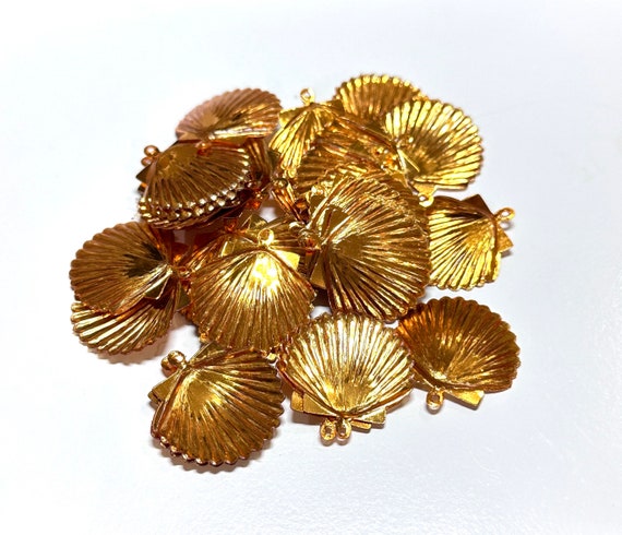 22mm Metallic Aztec Gold Large Shell Sequins