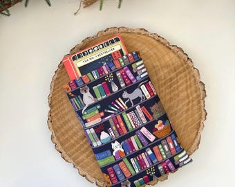 Cats and Shelves Book Sleeve: Padded Library Cotton Book/Kindle Cover