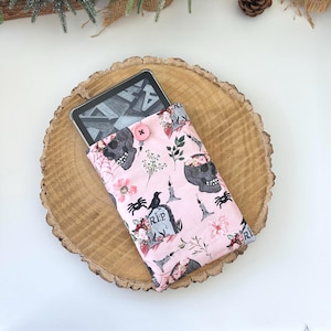 PinkTombstone and Skull Kindle Paperwhite Sleeve: Death and Flowers Ebook Cosy