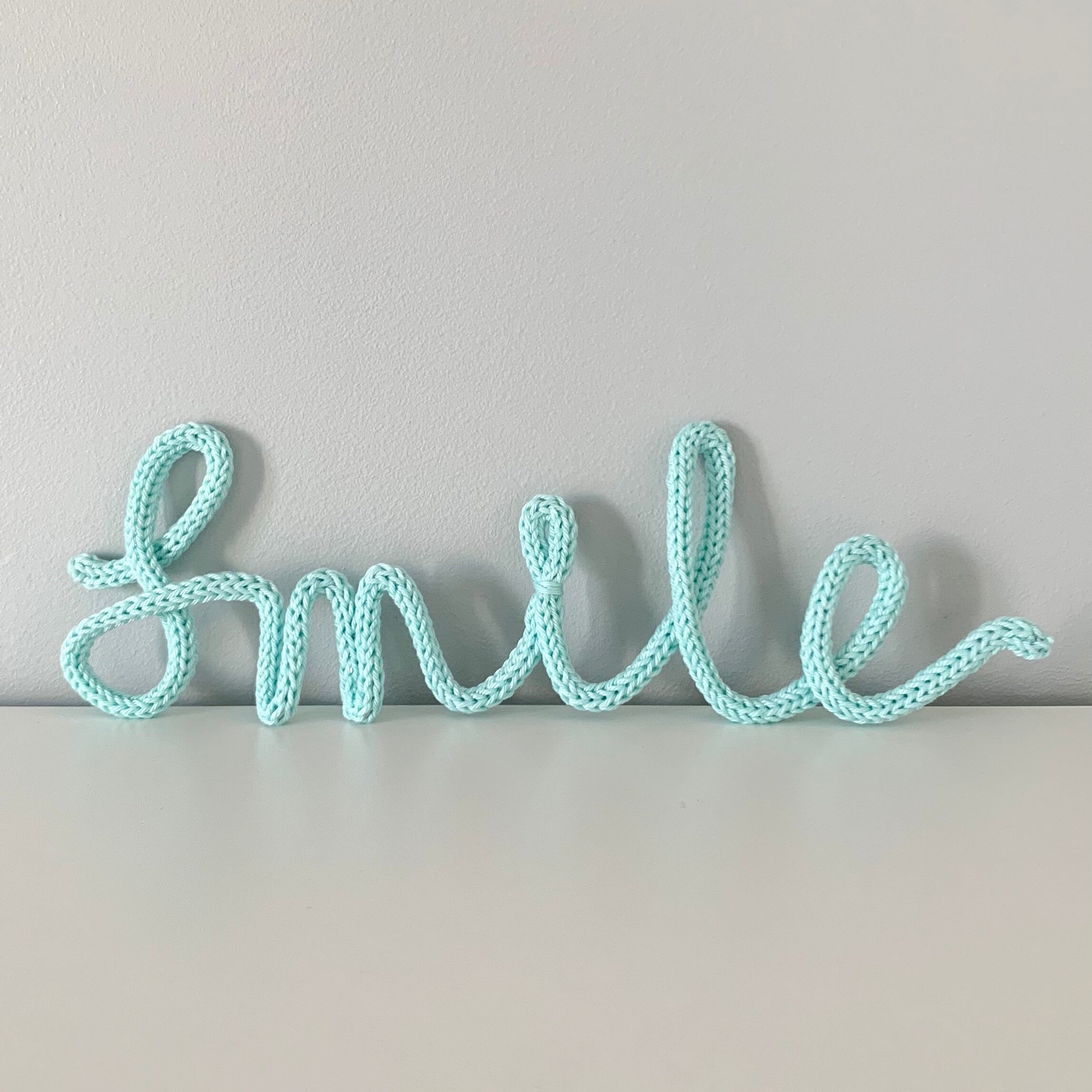 Mot Smile en Tricotin Décoration Chambre Salon Porte