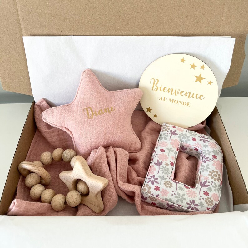 Coffret naissance doudou étoile, jouet en bois de hêtre et lettre personnalisée, cadeau nouveau né, box de naissance image 3