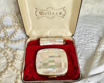 Estuche de maquillaje compacto/espejo para pintalabios de lujo de los años 50, de nácar, marca "Melissa" de Inglaterra.