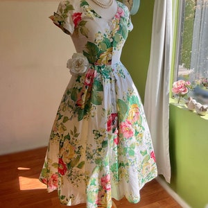 Vintage Floral Cottage Core Laura Ashley Style 1980s Romantic Feminine tea Dress