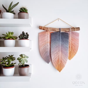 Petite suspension murale en macramé - Feather Fiber Art - Dip Dye Macrame Wall Art - NEW YORK SUNSET