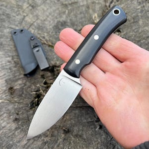 Couteau EDC à lame fixe en acier N690 – Tranchant fin de 0,15 mm – Manche en Micarta avec rivets en titane – Couteau artisanal – Étui en Kydex