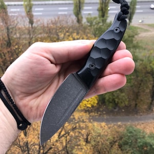日常の作業に最適な万能ポケット EDC ナイフ。 D2 スチール、G10、Kydex 製