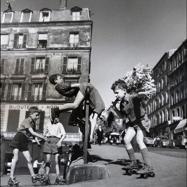 Photograph, "Les lilacs", Paris, 1956 / Tribute to Robert Doisneau / 15 x 15 cm / 5.91 x 5.91