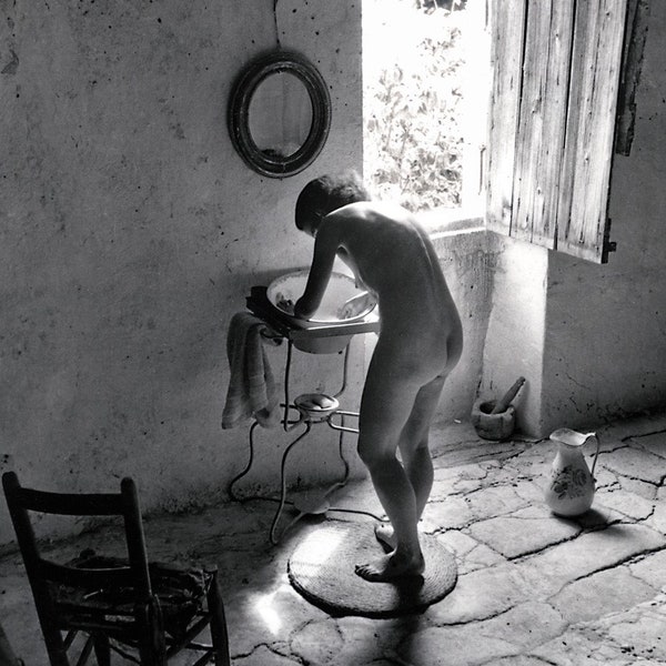 Photographie, Mature, "Nu provençal", Gordes, 1949    /    Hommage à Willy Ronis   /   15 x 20 cm  /   5,91 x 7,87 inch.