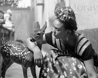 Fotografie „Frida Kahlo mit Granizo“, Casa Azul, 1939 / Schwarzweiß / 15 x 20 cm / 5,91 x 7,87 Zoll.