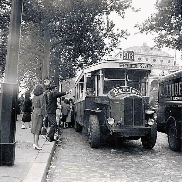 Photograph, “The Châtelet Bus”, Paris, 1957 / 15 x 15 cm / 5.91 x 5.91