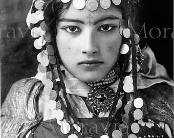 Photograph, "Dancer from the Ouled Nail tribe", 1904 / Tribute to Lehnert and Landrock / 15 x 20 cm