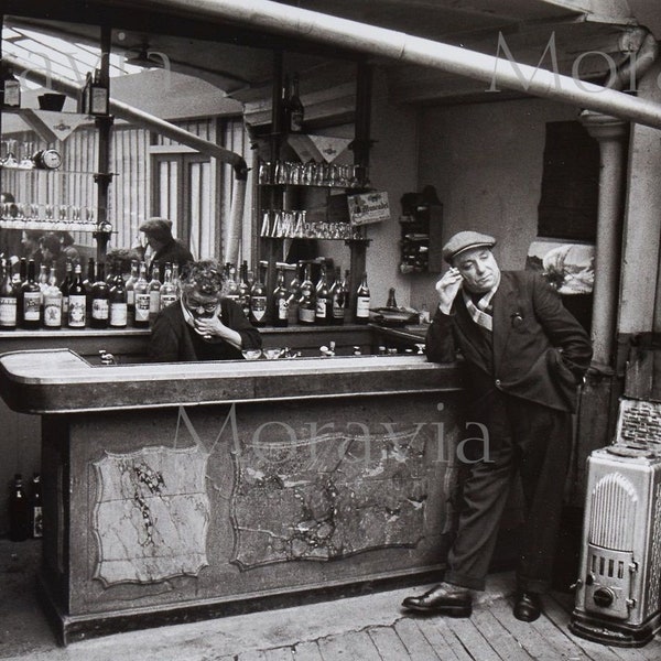 Photograph, “Chez Victor”, Paris, 1955 / Homage to Willy Ronis / 15 x 20 cm / 5.91 x 7.87 inch.