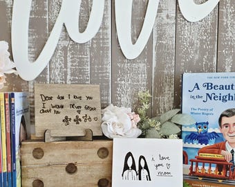 Personalizable sign with easel style stand