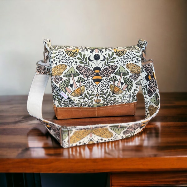 Bee and Mushroom Crossbody Bag: Stylish Messenger Purse, Unique Bee-Themed Gift Idea!