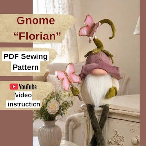 Könnte beinhalten: Ein handgefertigter Zwerg namens "Florian" mit weißem Bart, lila Hut und grünen Handschuhen und Beinen. Der Zwerg hält einen rosa Schmetterling. Das Bild enthält den Text "PDF Sewing Pattern" und "YouTube Video instruction".