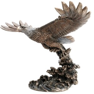 Bald Eagle Hunting Salmon Statue, Bald Eagle Sculpture