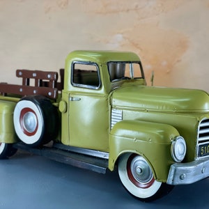 1950 Cream GMC Pickup Model, Metal Pickup Car, Farmhouse Decor