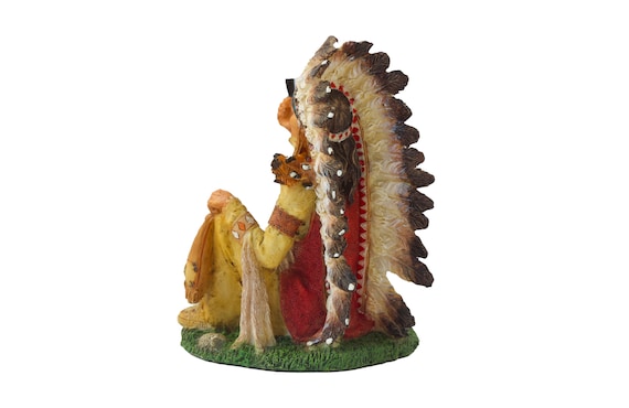 ネイティブアメリカンのインディアン酋長が平和のパイプを吸う像