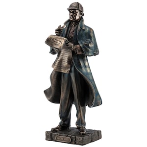 Detective Sherlock Holmes Statue, British Detective Figurine, Gift for Sherlock Holmes Lovers