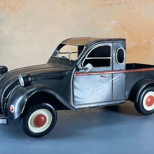Black Pickup Truck Metal Model, 1:12 Scale Vintage Pickup Replica