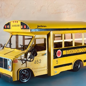 Yellow American School Bus Metal Model, 1:12 Scale Vintage School Bus