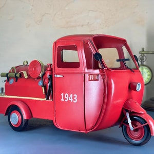 1943 Vintage Fire Engine Metal Model, 1:12 Scale Die Cast Fire Truck