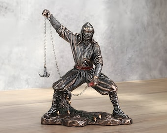 Ninja-staty med gripkrok