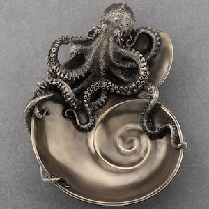 Bandeja decorativa en forma de pulpo con forma de concha en espiral