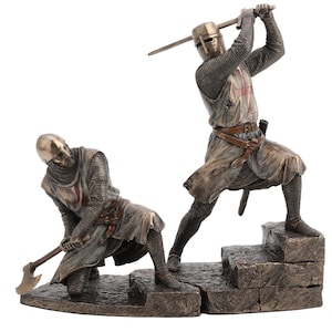 Templar Knights Battle Statue, Medieval Duel Figurines for Collectors and History Enthusiasts