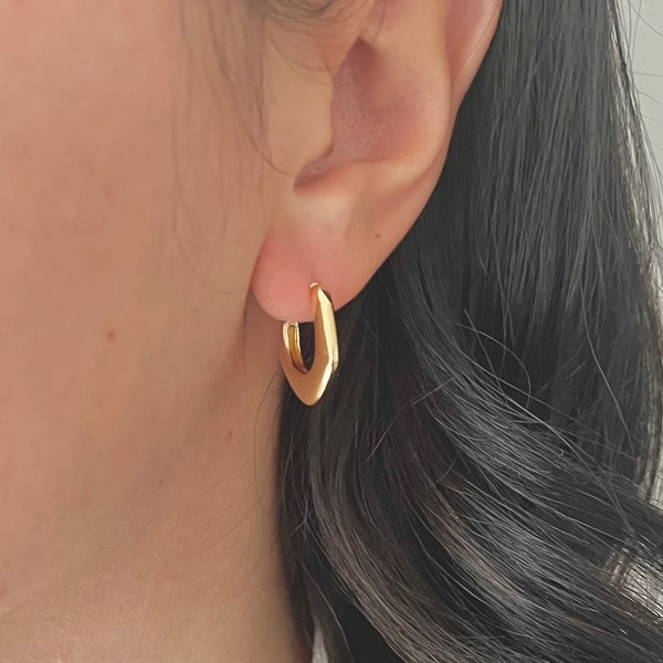 Chunky Huggies - Gold Hoop Earrings - Chunky Ohrringe - Halbe Ohrringe - 18k Gold Ohrringe - Minimalistischer & einzigartiger Schmuck