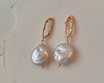 18k Gold Freshwater Pearl Dangle Earrings - Pearl Oval Earrings - 18k Gold coated 925 Sterling Silver Earrings in Gold - Real Pearl Earrings