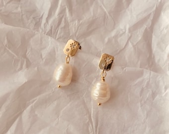 18k Gold Cubic Zirconia, Green Agate & Freshwater Pearl Dangle Earrings