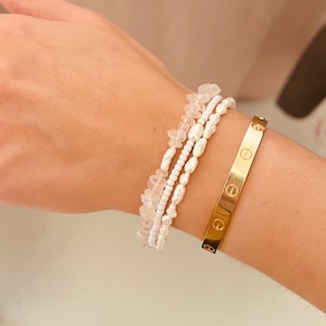 Rose Quartz & Pearl Beaded Bracelet: Gold Plated Stainless Steel