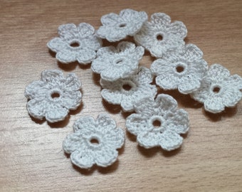 10 Häckelblümchen in Weiß Deko Aufnäher Streudeko Handarbeit