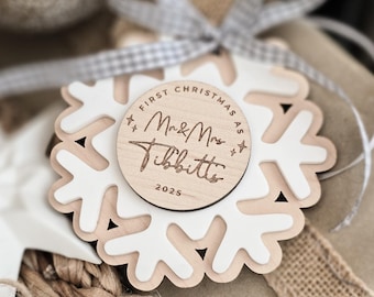 First Christmas Married Decoration - Newlywed Personalised Wedding Keepsake For Christmas Tree
