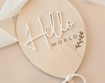 Personalised Hello World Baby Announcement – Balloon-Shaped Wooden Sign with Engraved or 3D Acrylic Text, Newborn Photo Prop