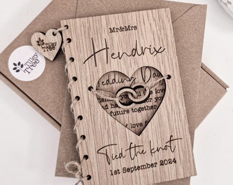 Carte de mariage personnalisée en bois | Souvenir de jeunes mariés | Cadeau pour couple, cadeau d'anniversaire de mariage | Fait main | Format A6 | Livraison internationale