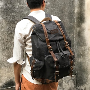 Sac à dos en toile cirée à la main, grand sac à dos de voyage personnalisé, cadeau pour lui, sac pour ordinateur portable pour homme, idées de cadeaux de Noël, sac à dos scolaire vintage