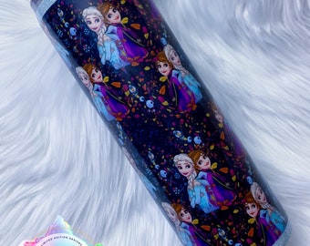 Taza, botella de agua o vaso personalizados inspirados en Frozen 2.