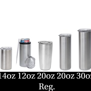 Pode incluir: Cinco copos de a&ccedil;o inoxid&aacute;vel com tampas em v&aacute;rios tamanhos: 14 oz, 12 oz, 20 oz, 20 oz e 30 oz. Os copos s&atilde;o todos prateados e t&ecirc;m um acabamento escovado. O texto "Reg." est&aacute; abaixo dos copos.
